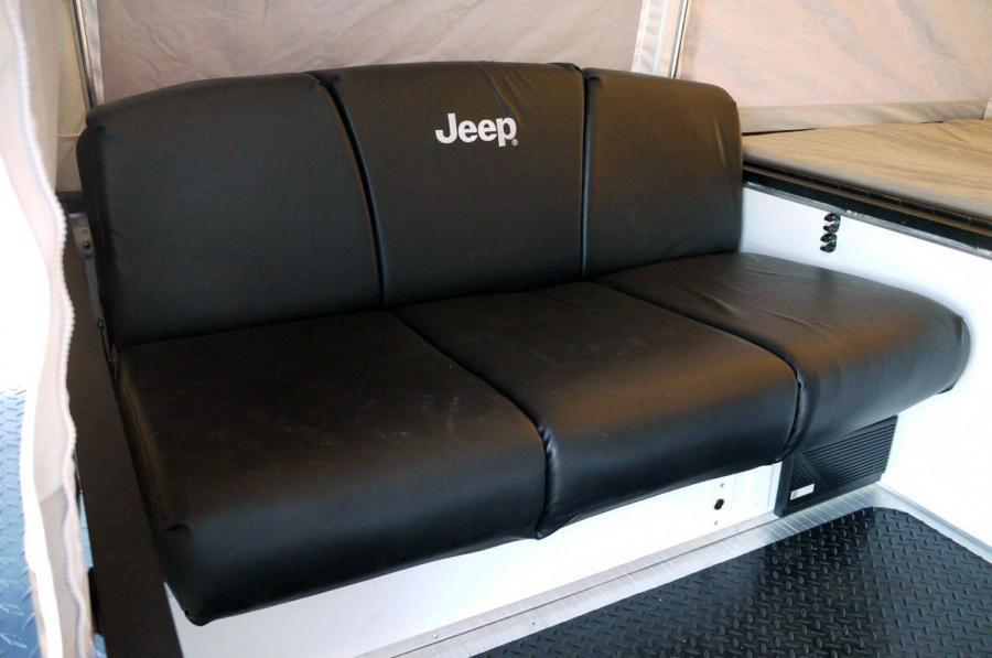  Jeep Extreme Trail Edition Camper 2011 года  (фото 17 из 36)